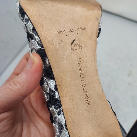 Manolo Blahnik HANGISI BLACK LACE JEWEL BUCKLE PUMP - Picture 4 of 10